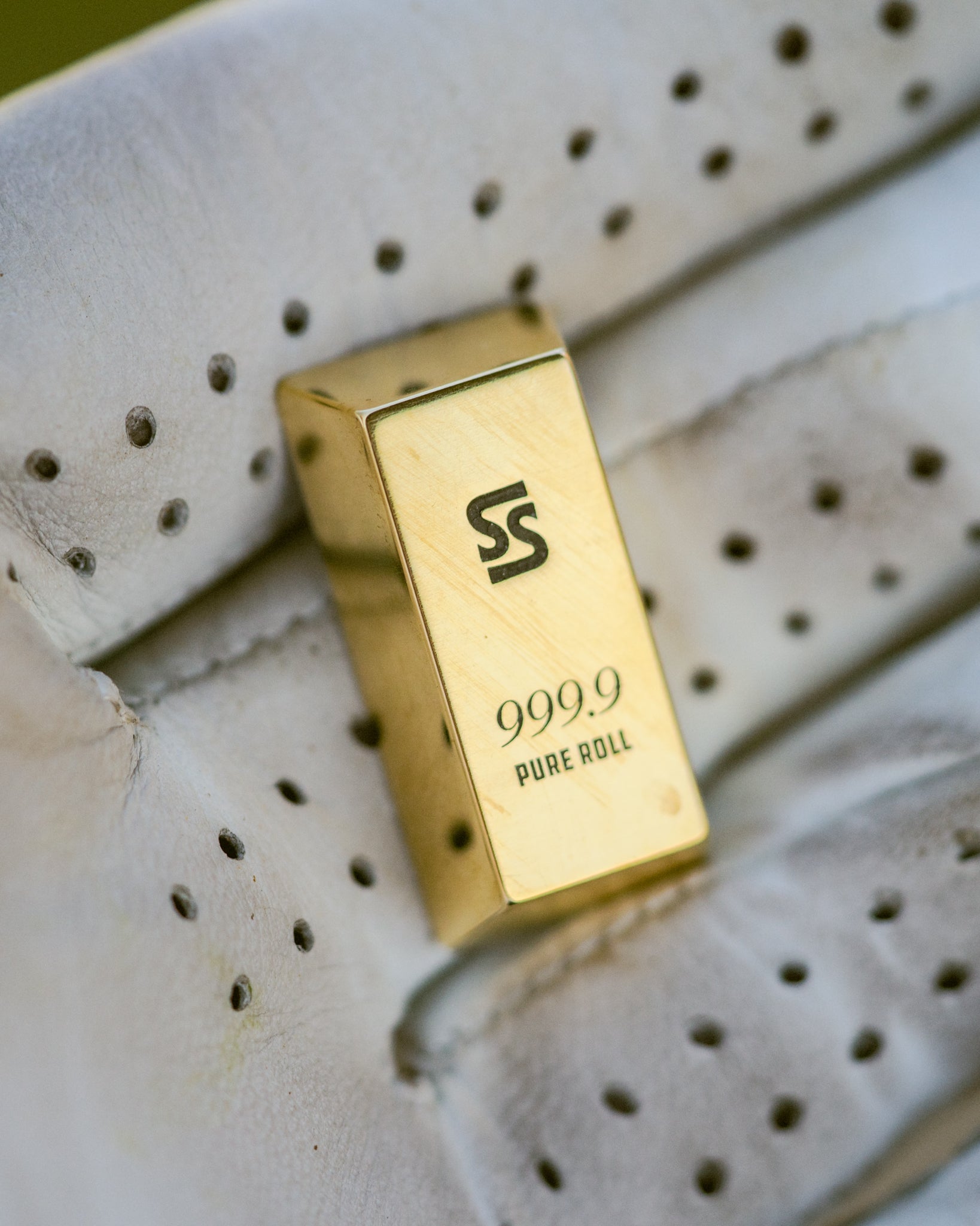 Smallswing Strike Gold Golf Marker in Hand